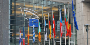 Brüsszel most EU-s minimálbért és a jövedelemtámogatást akar