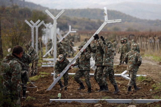 Kerítést építenek a görög-macedón határon