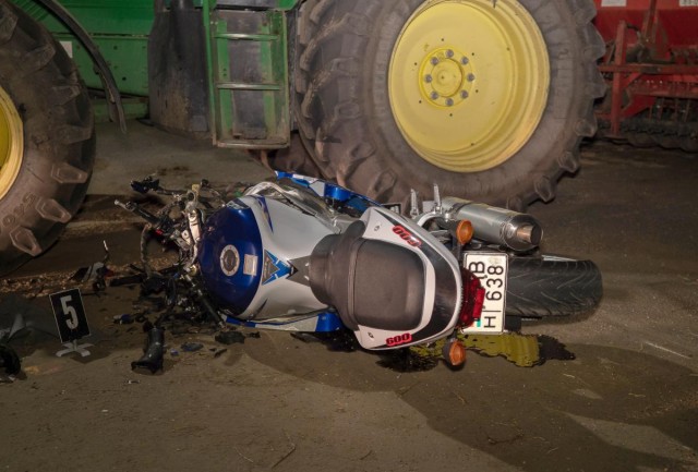 Halálos baleset Öttömösön - motoros rohant a traktornak. Fotó: Donka Ferenc, MTI