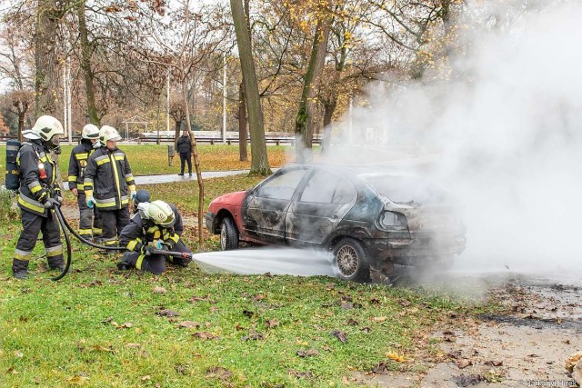 Kiégett egy autó a Bartók Béla utcában