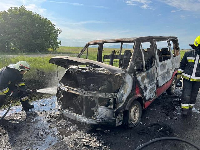 Kiégett egy kisbusz az 58-ason
