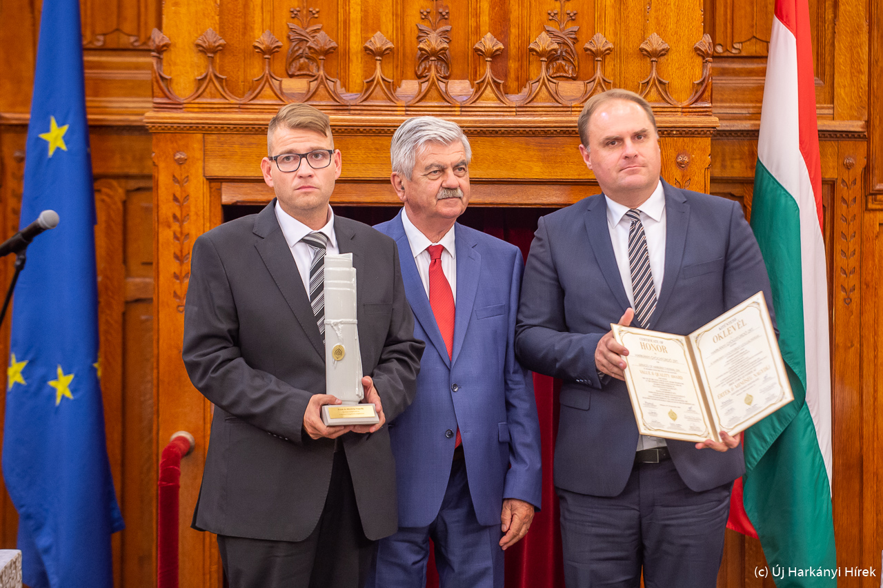 Herendi Ferenc, Farkas Sándor és Baksai Endre Tamás a Parlament Főrendházi üléstermében